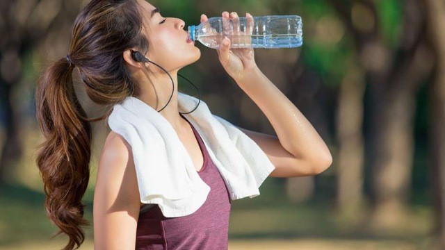uống nước nhiều có giảm cân không